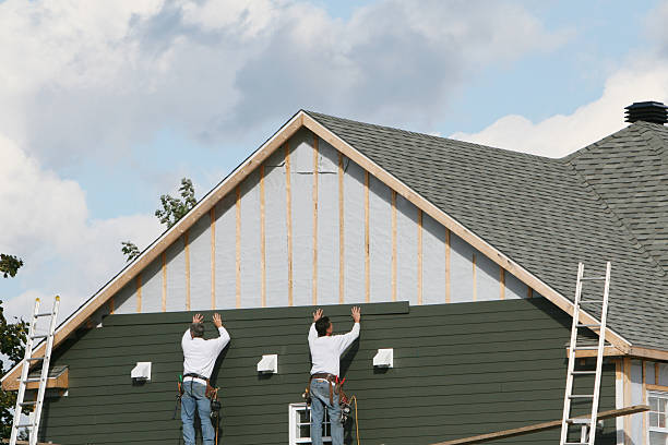 Professional Siding technician working in Suwanee, GA